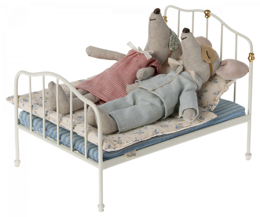 Miniaturowe podwójne łóżko w stylu vintage